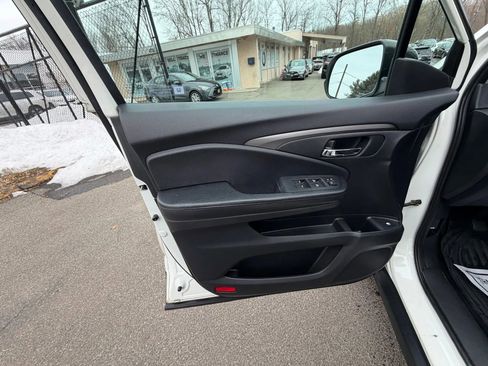 Used 2017 Honda Pilot EX image 11