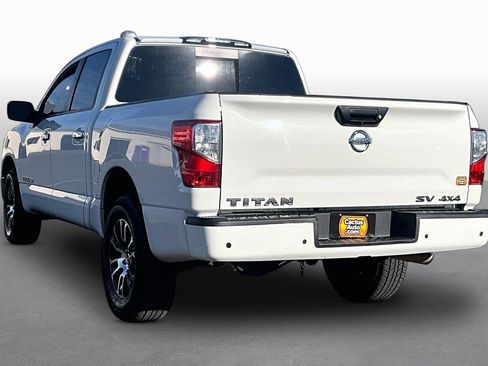 Used 2021 Nissan Titan SV image 8