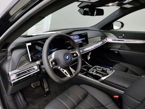 Used 2025 BMW i7 eDrive50 w/ M Sport Package RWD image 13