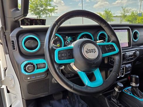 Used 2022 Jeep Wrangler Unlimited Sahara w/ Cold Weather Group AWD/4WD image 11