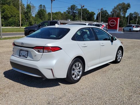 Used 2022 Toyota Corolla LE FWD image 9