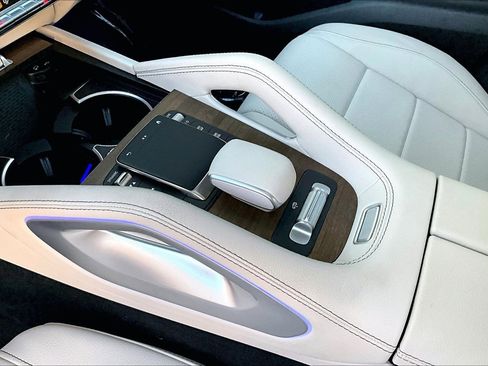 Used 2023 Mercedes-Benz GLS 450 4MATIC image 17