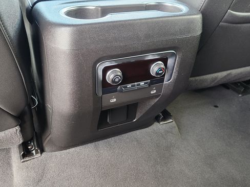 Used 2024 Chevrolet Suburban LT AWD/4WD image 31