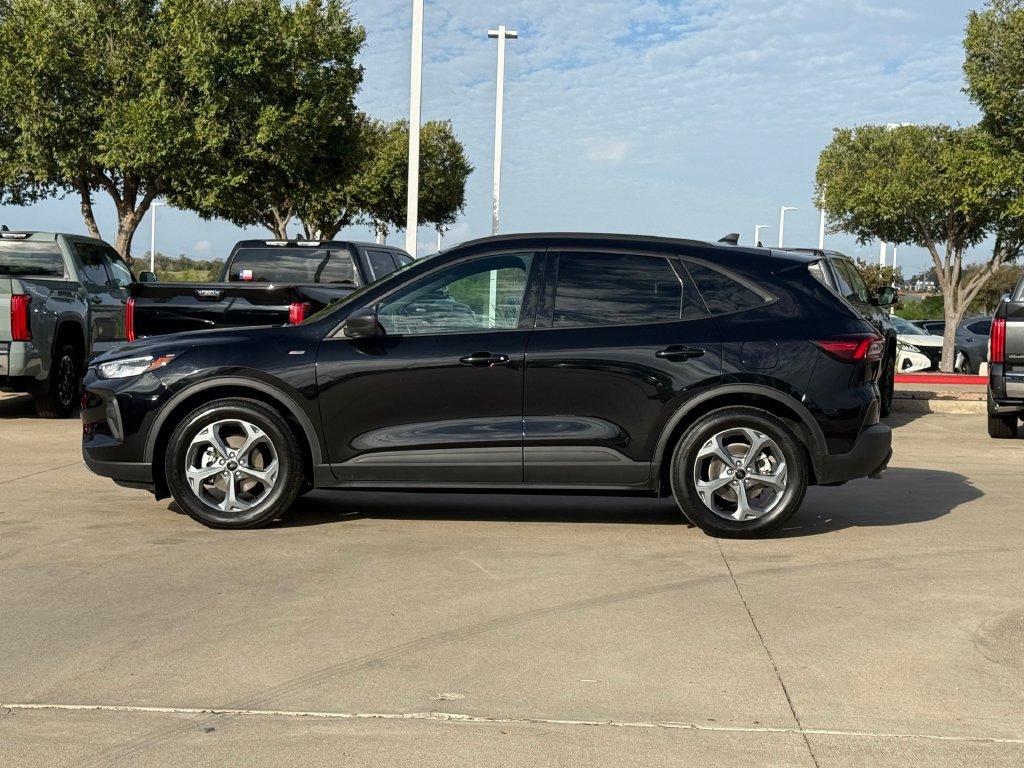 Used 2025 Ford Escape ST-Line FWD image 2