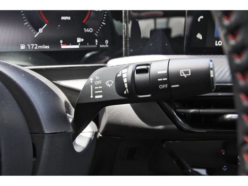 Certified 2025 Nissan Kicks SR FWD image 21