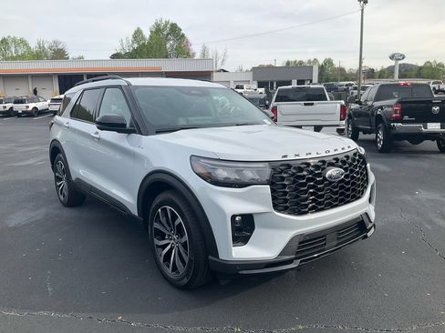 New 2026 Ford Explorer ST-Line RWD image 3