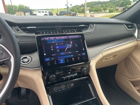 New 2025 Jeep Grand Cherokee L Limited image 33