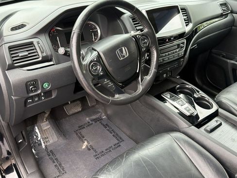 Used 2017 Honda Pilot Touring image 4