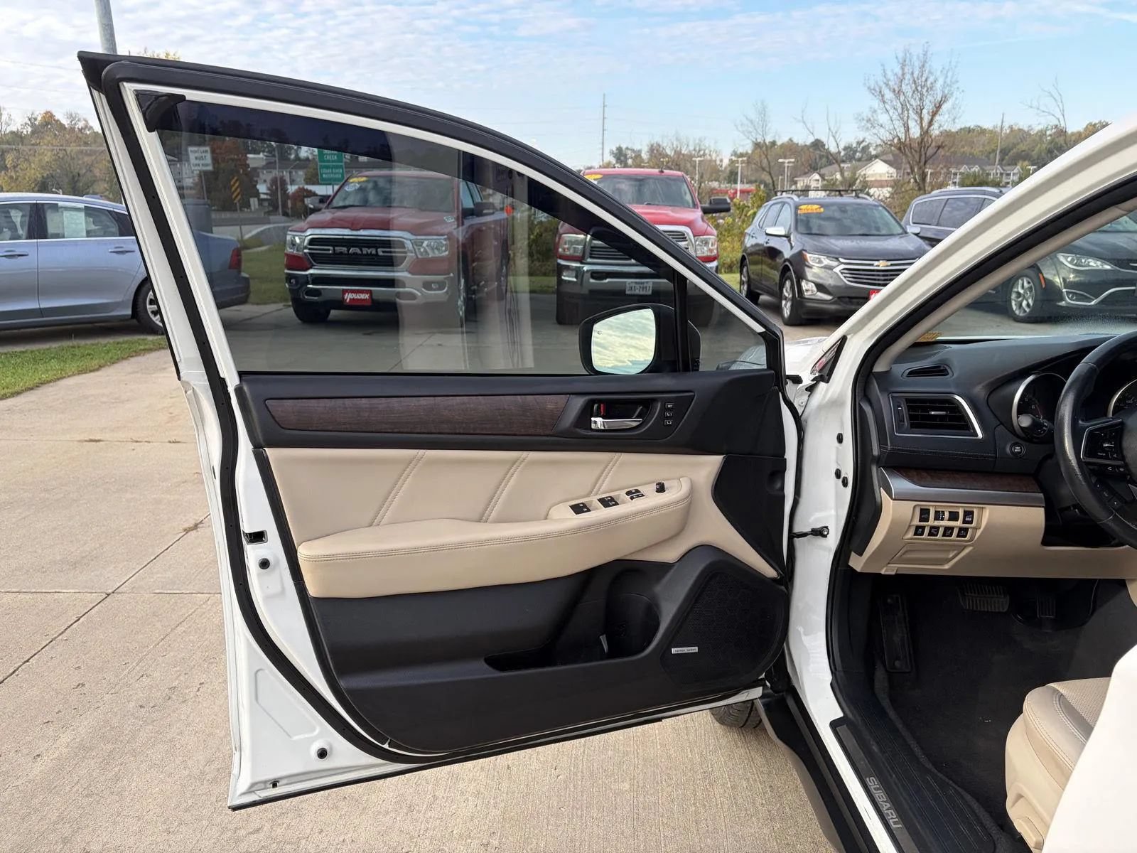 Used 2019 Subaru Outback 2.5i Limited AWD/4WD image 11