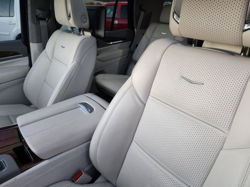 Used 2023 Cadillac Escalade Premium Luxury Platinum w/ LPO, Radiant Package AWD/4WD image 9