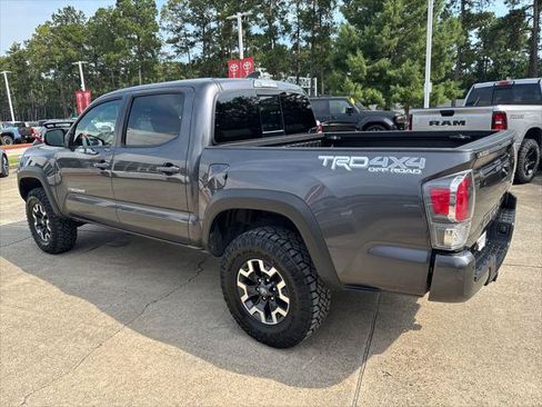 Certified 2023 Toyota Tacoma TRD Off-Road w/ Technology Package AWD/4WD image 3