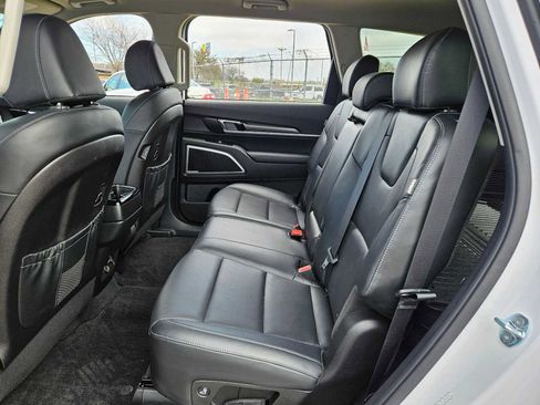 Used 2023 Kia Telluride LX image 17