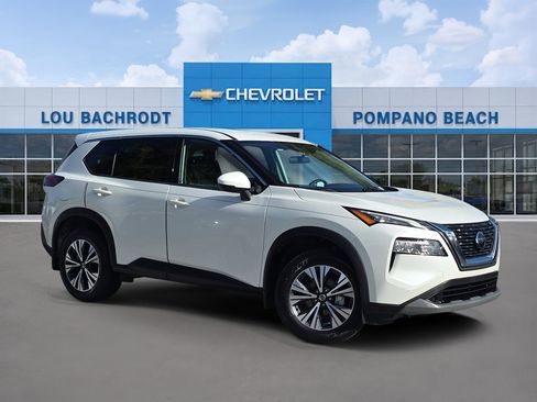 Used 2021 Nissan Rogue SV image 1