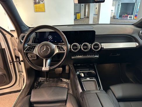 Used 2025 Mercedes-Benz GLB 250 image 37
