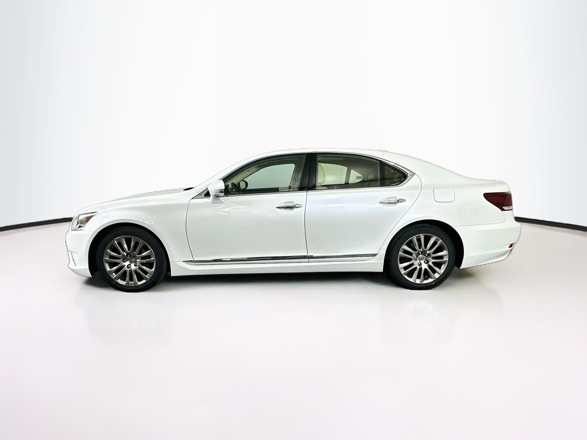 Used 2015 Lexus LS 460 w/ Comfort Package RWD image 4