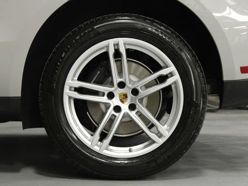 New 2026 Porsche Macan AWD/4WD image 10