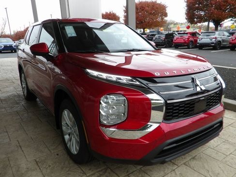 New 2025 Mitsubishi Outlander ES image 3