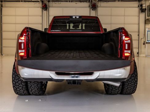 Used 2024 RAM 3500 Limited AWD/4WD image 9