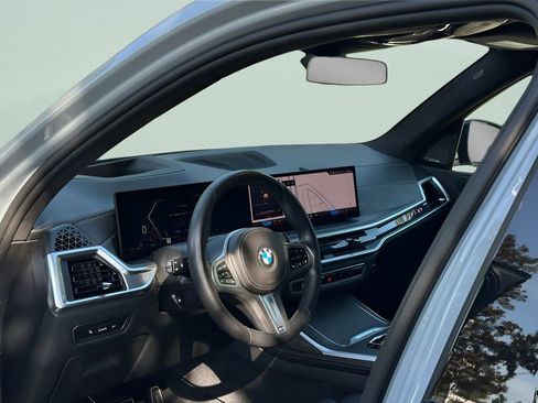 Certified 2025 BMW X7 xDrive40i w/ M Sport Package AWD/4WD image 9