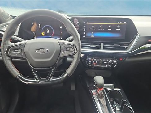 Used 2024 Chevrolet Trax RS w/ Sunroof Package image 6