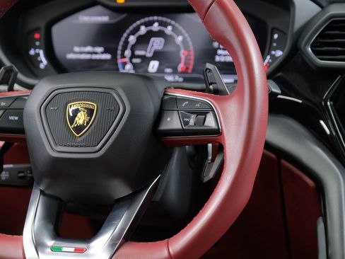 Used 2022 Lamborghini Urus image 63