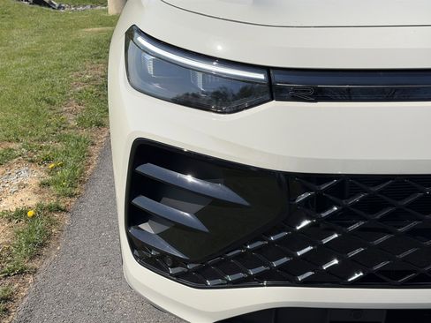 New 2026 Volkswagen Tiguan SE R-Line AWD/4WD image 11