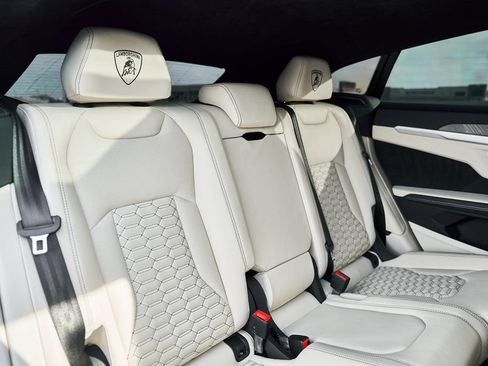 Used 2021 Lamborghini Urus image 37