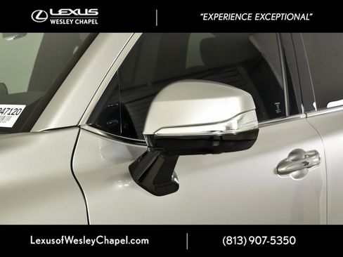Used 2024 Lexus LX 600 4WD w/ Luxury Package image 12