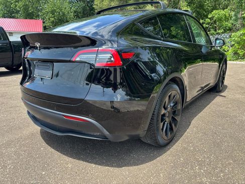 Used 2022 Tesla Model Y Long Range AWD/4WD image 5