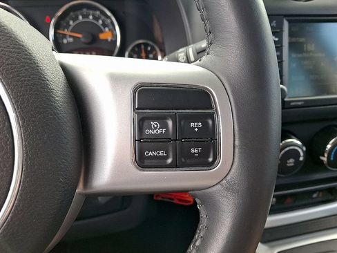 Used 2016 Jeep Compass Latitude AWD/4WD image 22