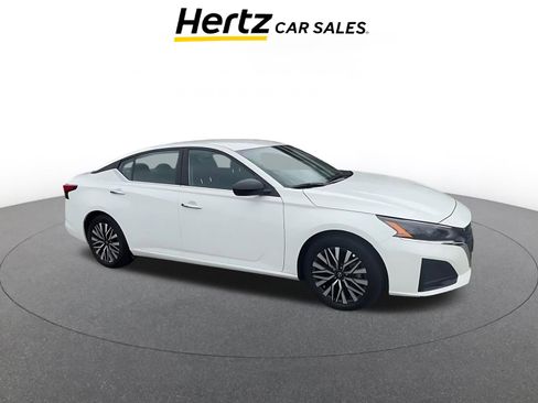 Used 2025 Nissan Altima 2.5 SV image 1