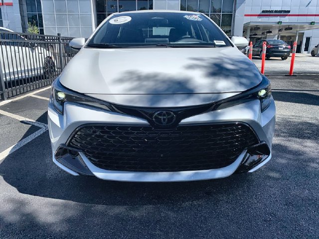 Used 2025 Toyota Corolla SE w/ SE Package FWD image 3