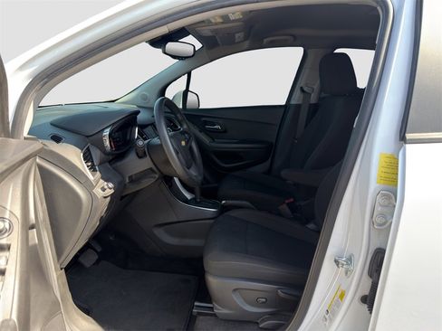 Used 2022 Chevrolet Trax LS w/ Tint and Cruise Package image 9