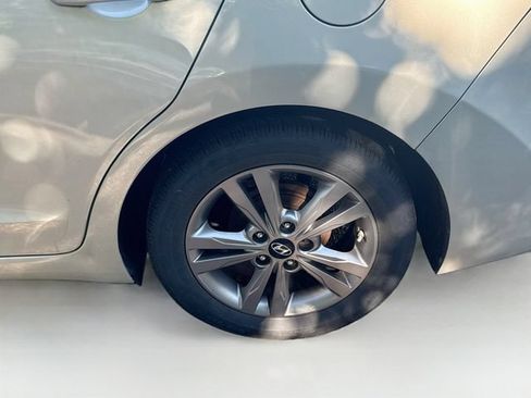 Used 2017 Hyundai Elantra SE FWD image 21