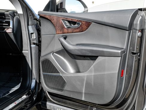 Used 2020 Audi Q8 Premium Plus image 42