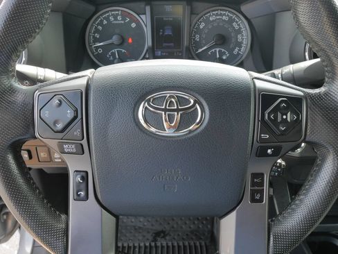 Used 2020 Toyota Tacoma TRD Sport AWD/4WD image 23