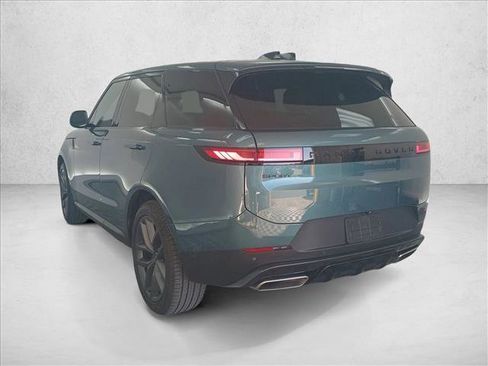 Used 2025 Land Rover Range Rover Sport SE image 3
