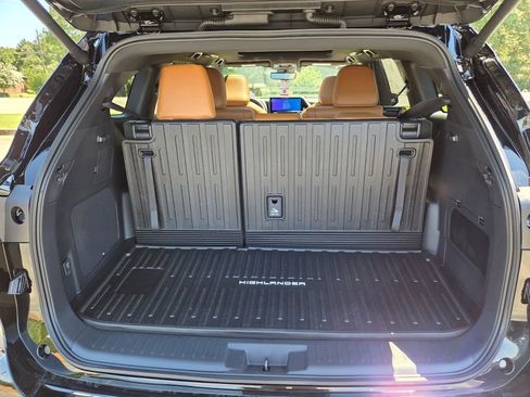 New 2026 Toyota Highlander Platinum AWD/4WD image 12