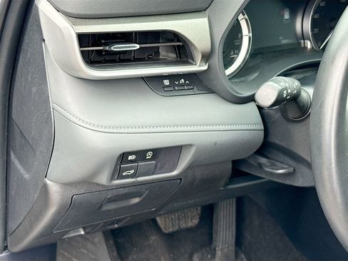 Used 2024 Toyota Highlander LE image 11