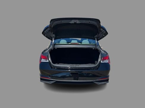 Used 2022 Hyundai Elantra SE FWD image 13
