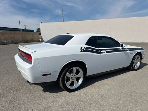 Used 2014 Dodge Challenger R/T RWD image 3
