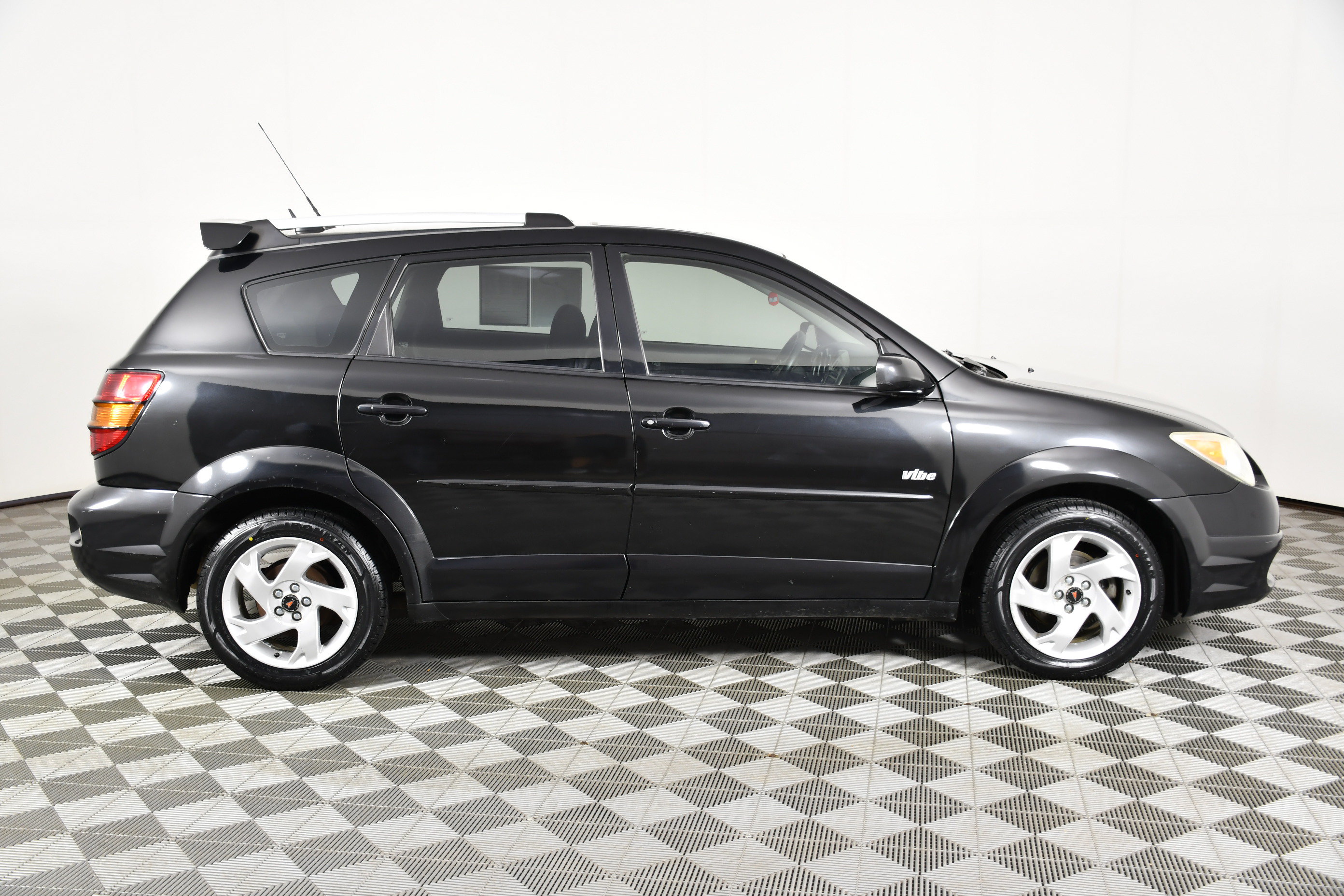 Used 2005 Pontiac Vibe w/ Power Group Value Package FWD image 5