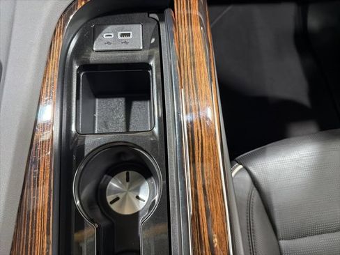 Used 2022 Cadillac Escalade ESV Premium Luxury AWD/4WD image 42