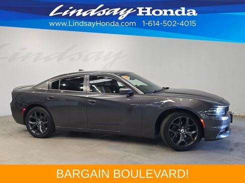 Used 2019 Dodge Charger SXT w/ Plus Group RWD image 3