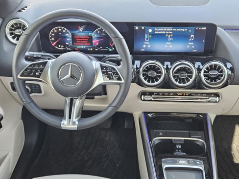 Used 2026 Mercedes-Benz GLA 250 4MATIC image 26