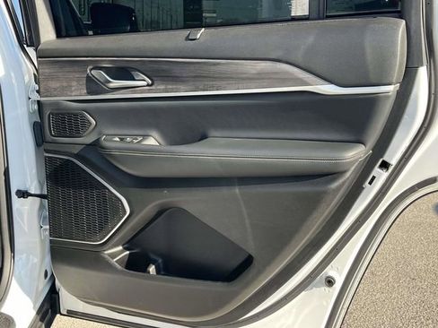 Used 2022 Jeep Grand Cherokee L Limited w/ Luxury Tech Group II image 25