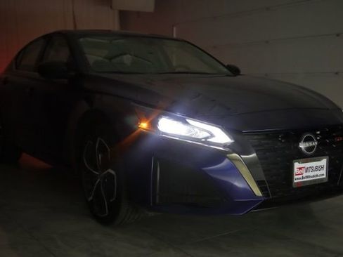 Used 2024 Nissan Altima 2.5 SR AWD/4WD image 34