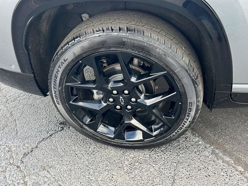 Used 2025 Chevrolet Traverse RS image 35