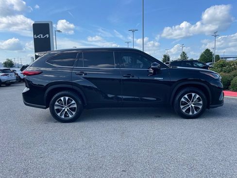 Used 2021 Toyota Highlander XLE FWD image 9