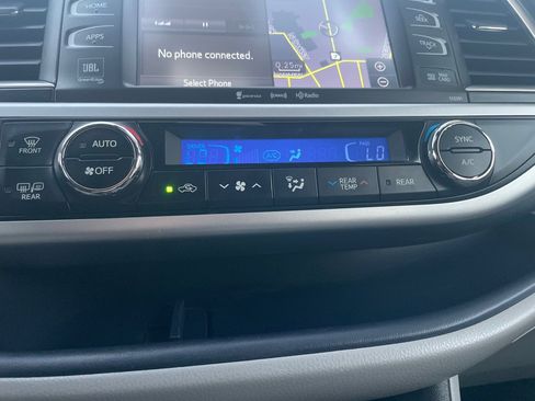 Used 2019 Toyota Highlander Limited image 30